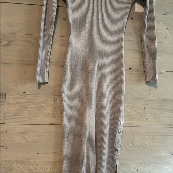 Almost Famous Light Gray Long Sleeve Dress - Picture 4 of 8